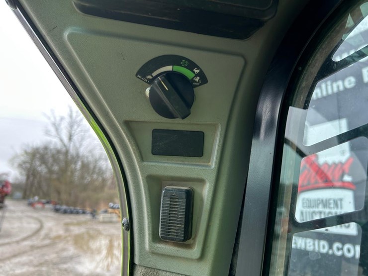 2021-caterpillar-299d3-image-23