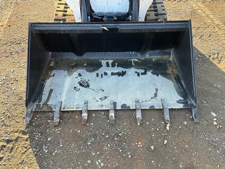 wildcat-74"-skid-steer-high-capacity-tooth-bucket-image-2