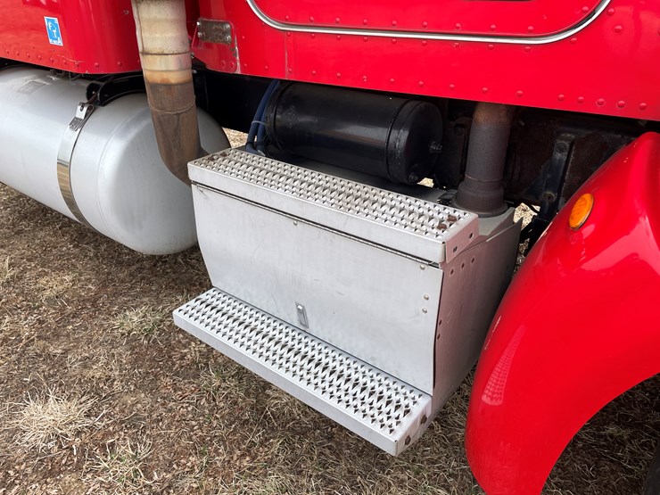 2008-peterbilt-386-image-18