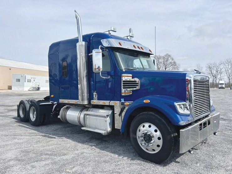 2022-freightliner-122sd-image-1