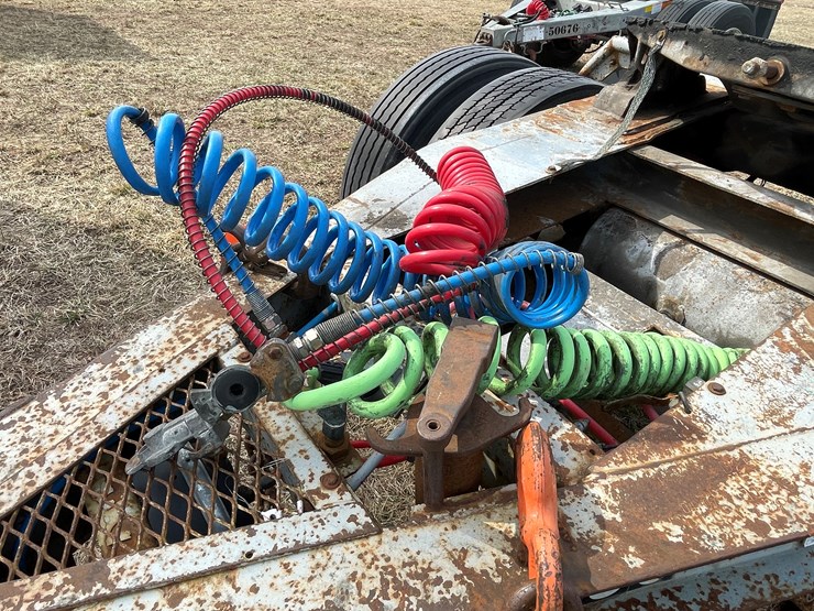 1983-fruehauf-semi-image-9