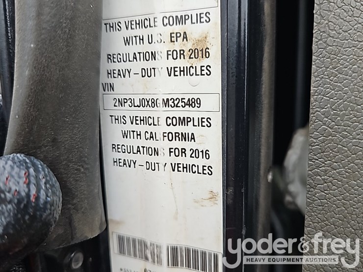 2016-peterbilt-348-image-43