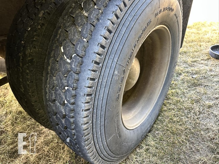 1991-freightliner-fld120-image-33