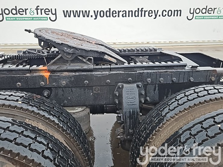 2014-peterbilt-579-image-15