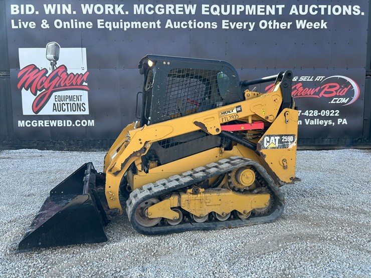 2015-caterpillar-259d-image-1