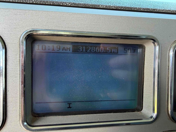 2009-mack-gu713-tri-axle-dump-image-37