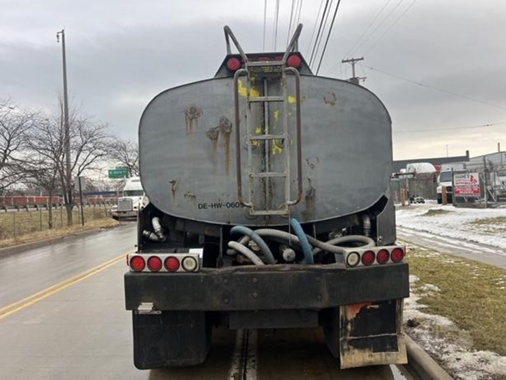 1999-peterbilt-378-image-7