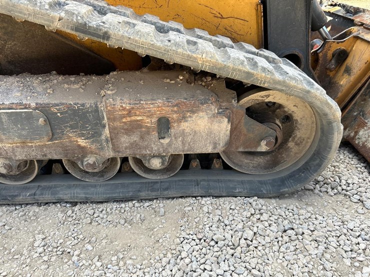 2021-deere-325g-image-14