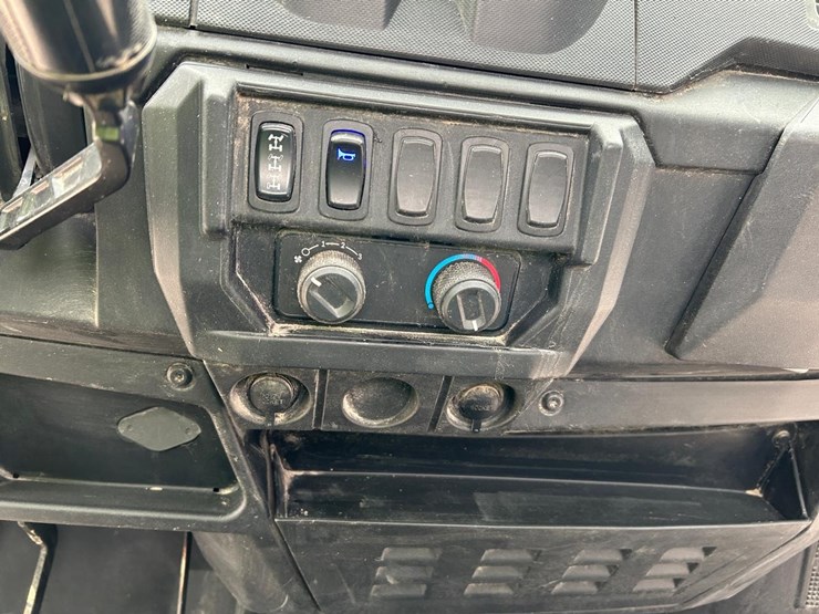 2020-bobcat-uv34-image-18