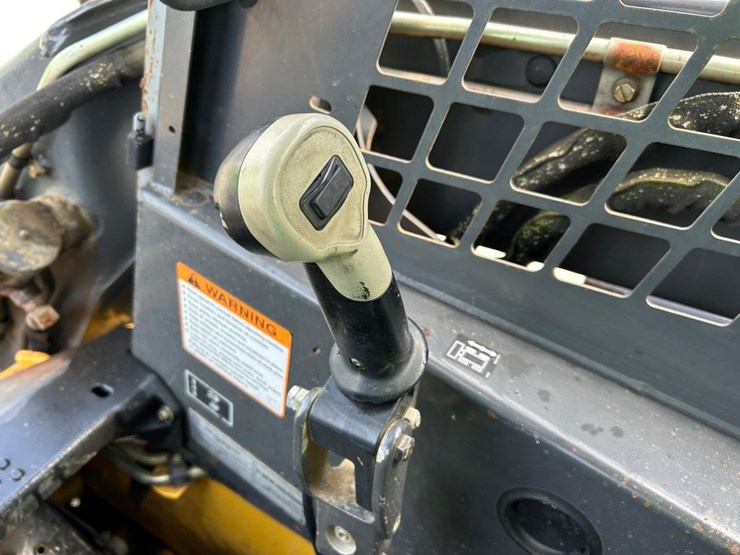 new-holland-l180-image-21