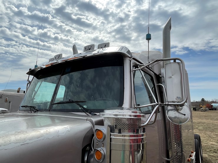 #128-•-2003-western-star-sleeper-cab-semi-tractor-(has-wi-title)-(non-runner)-image-12