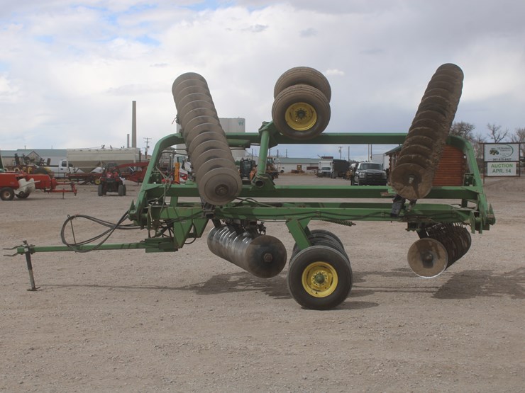john-deere-220-image-3