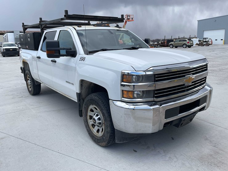 2015-chevrolet-2500-image-3