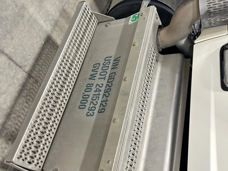 2016-peterbilt-579-image-29