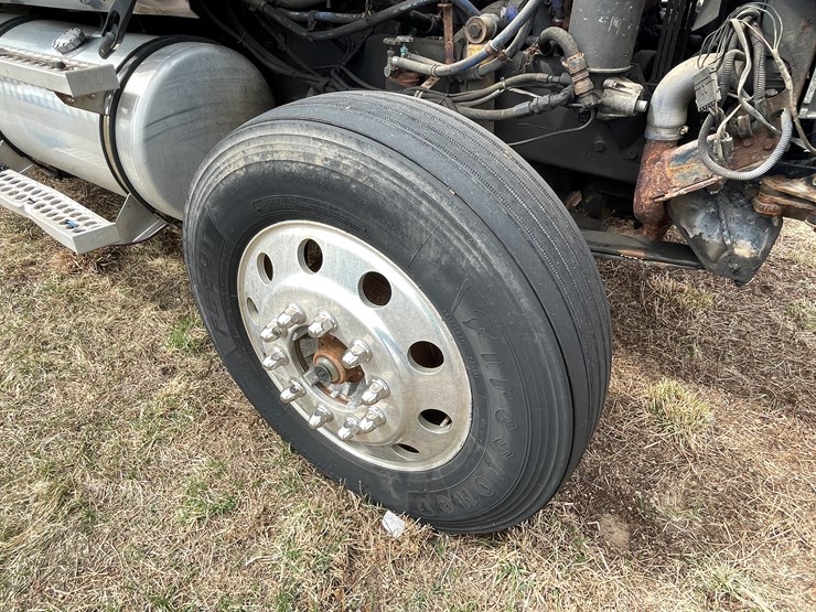 #128-•-2003-western-star-sleeper-cab-semi-tractor-(has-wi-title)-(non-runner)-image-60