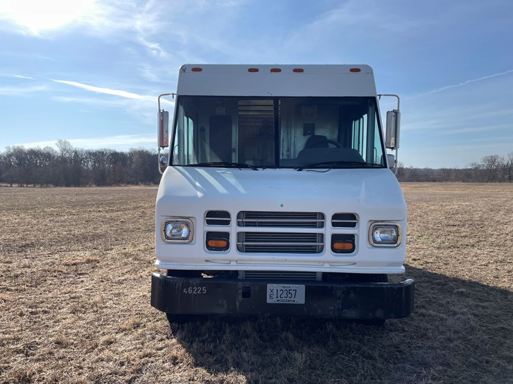 #164-•-2005-freightliner-box-truck-(has-wi-title)-image-2