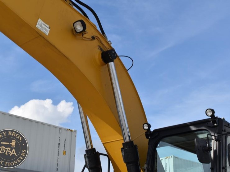 2019-caterpillar-326fl-image-28