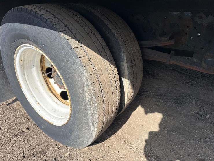 2006-isuzu-npr-image-6