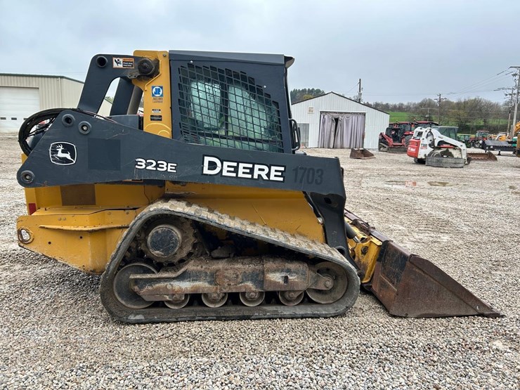 2017-deere-323e-image-5