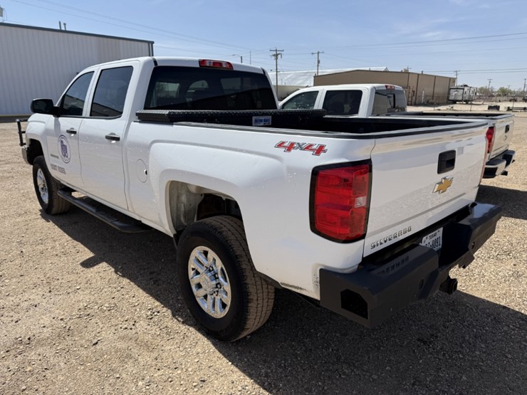 2015-chevrolet-silverado-2500hd-image-14