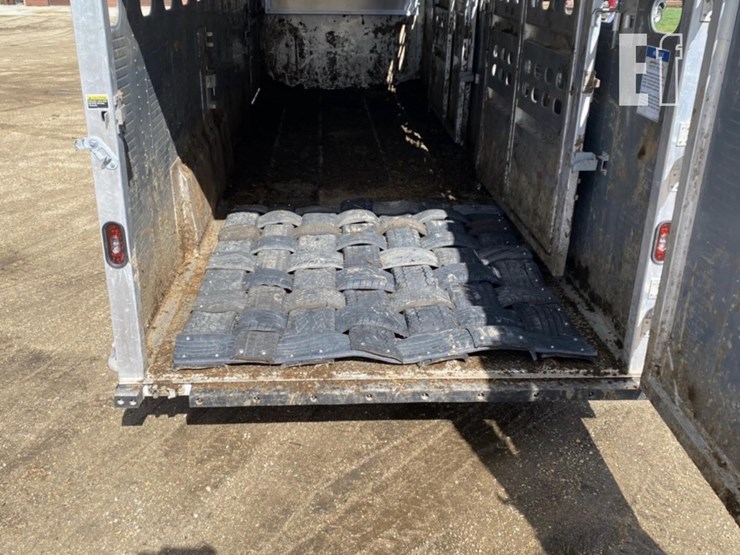 6’x6’-non-slip-cattle-mat-2464-image-2