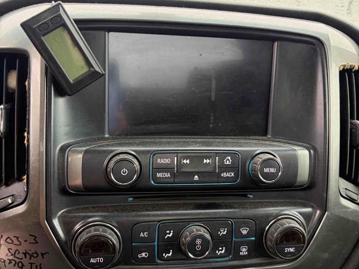 2018-chevrolet-silverado-lt-image-13