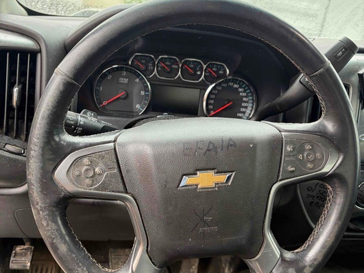 2018-chevrolet-silverado-lt-image-14