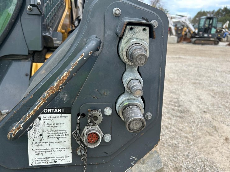 2020-deere-332g-image-11