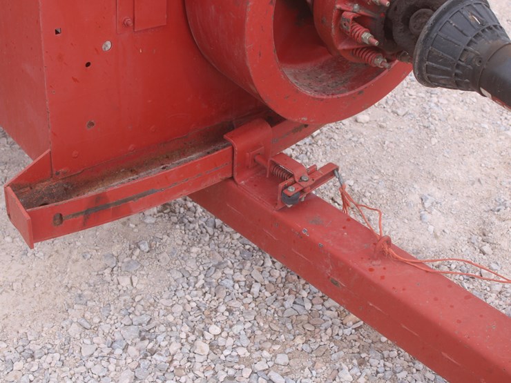 new-holland-580-image-26