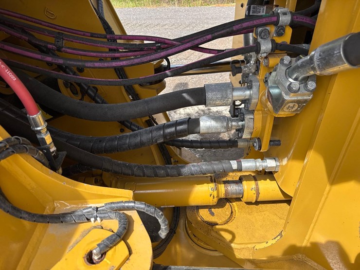 2022-caterpillar-982m-image-18