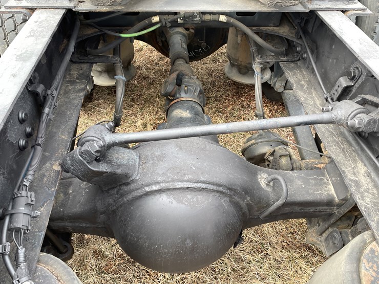 #104-•-2016-freightliner-cascade-evolution-sleeper-cab-semi-tractor-(has-wi-title)-image-33