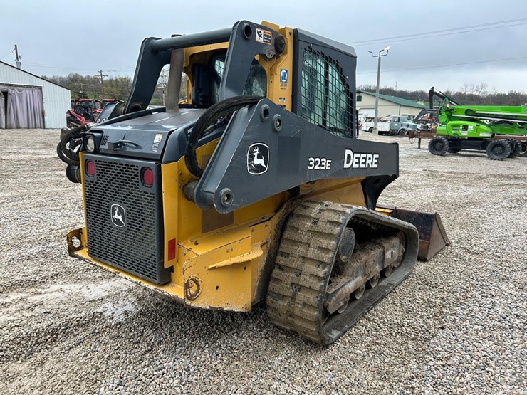 2017-deere-323e-image-4