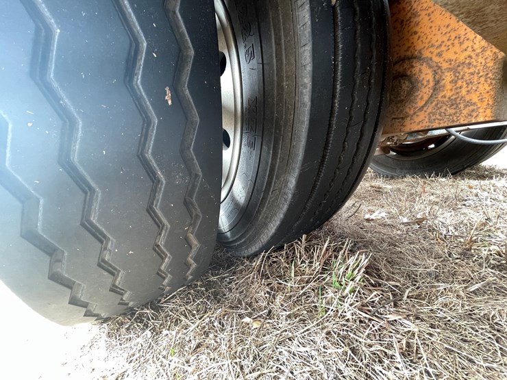 #155-•-2005-delavan-semi-truck-auto-hauler-trailer-(delay-in-title)-image-33