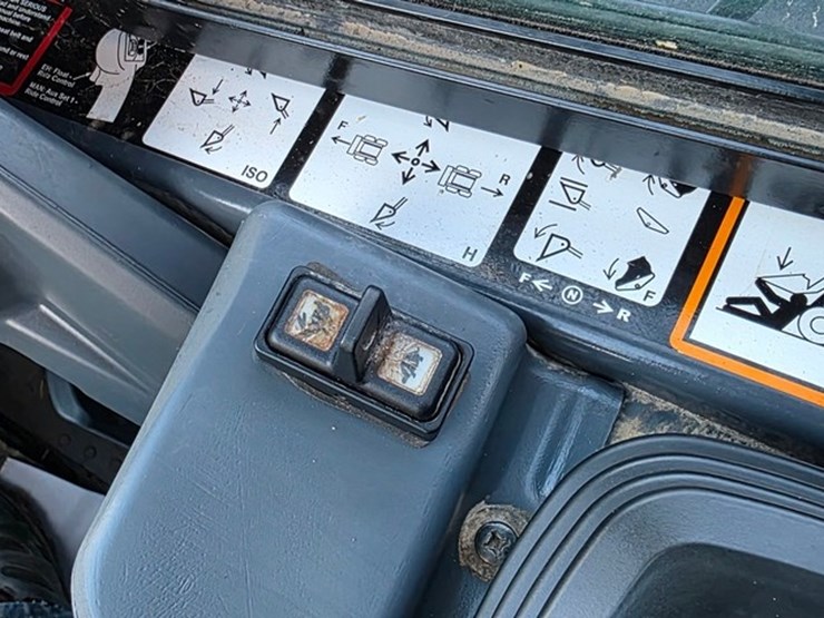 2021-deere-325g-image-56