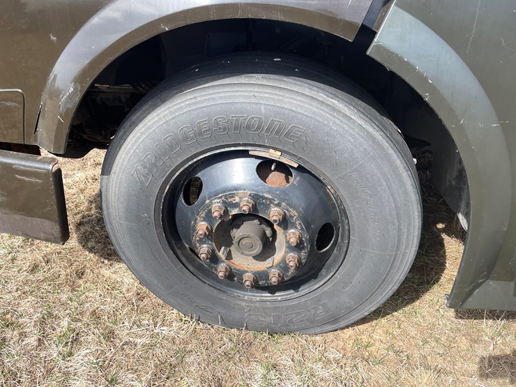 #115-•-2013-volvo-single-axle-day-cab-semi-tractor-(has-wi-title)-image-9