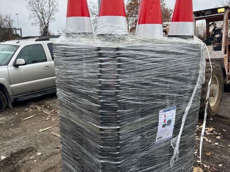 (250)-new-ir-ranch-co-30in-traffic-cones-model-irstc-image-1