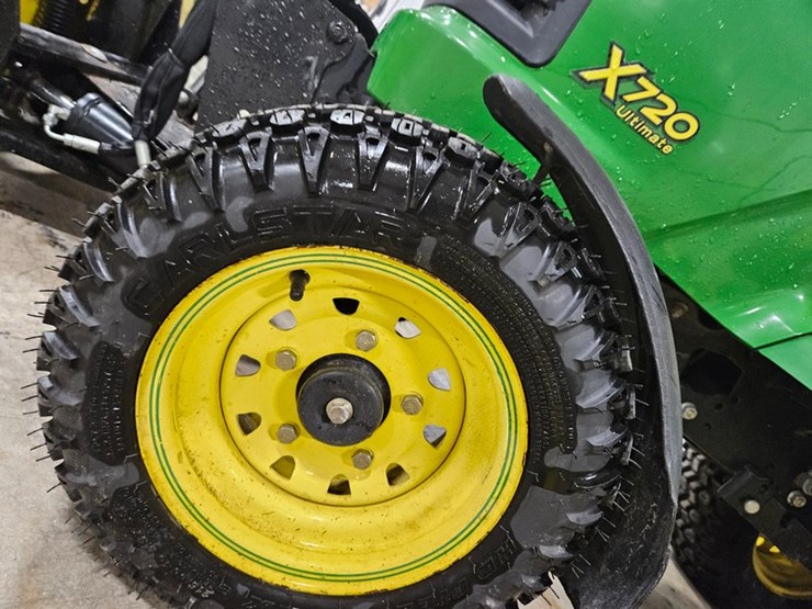 john-deere-x720-image-39