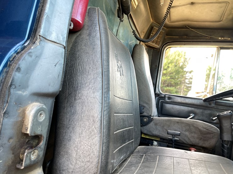 #401-•-1991-mac-rb688s-dump-truck-(has-mn-title)-image-44