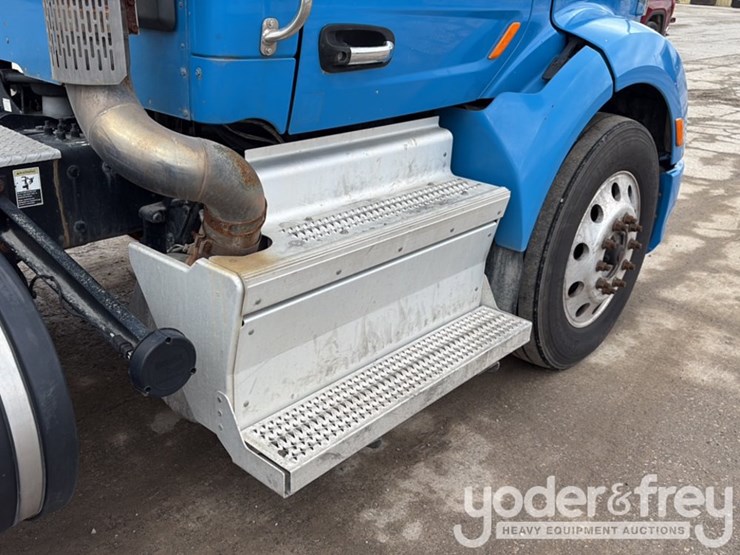 2018-peterbilt-579-image-95