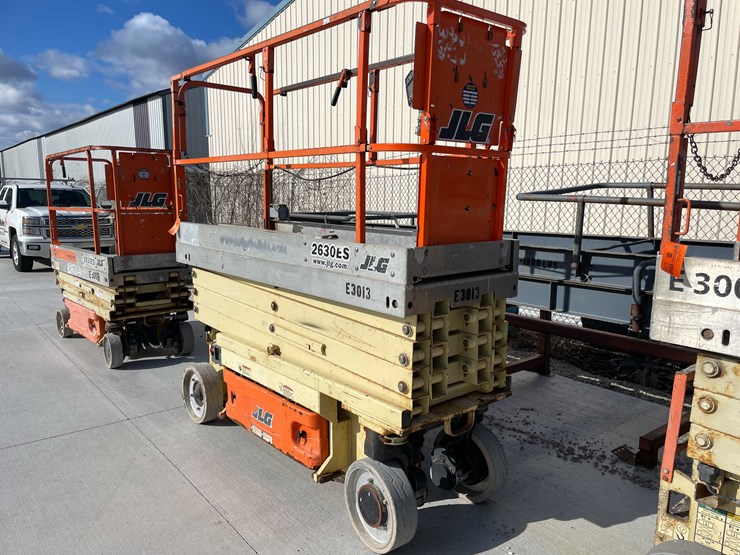 2014-jlg-2630es-image-1