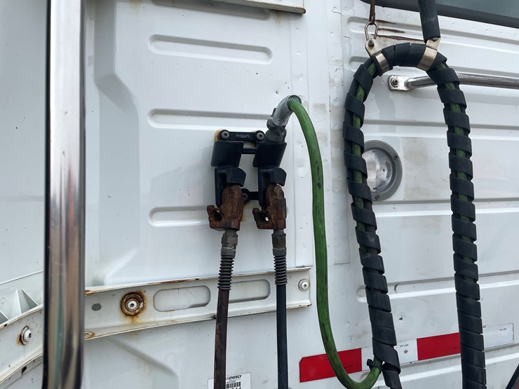 #116-•-2018-volvo-single-axle-day-cab-semi-tractor-(has-wi-title)-image-43