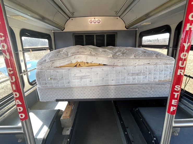 #166-•-2007-gillig-passenger-bus-(has-wi-title)-image-36