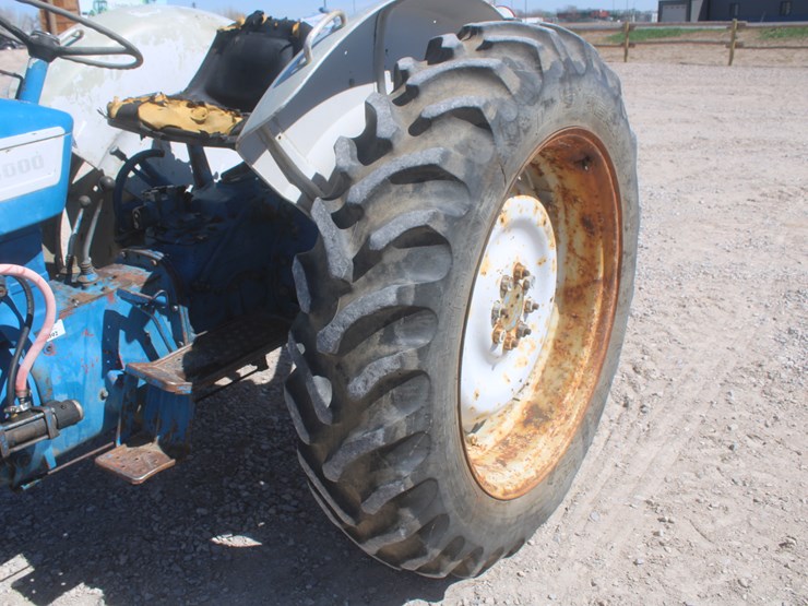 1966-ford-4000-image-11