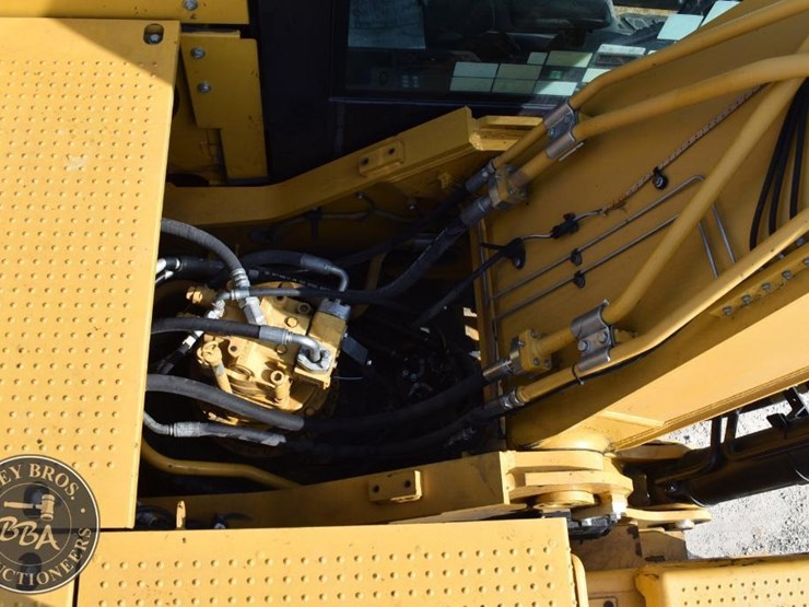 2019-caterpillar-326fl-image-43