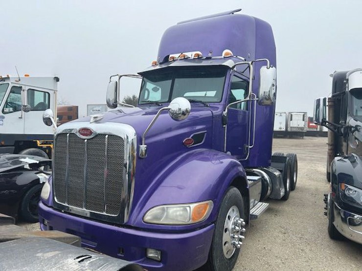 2014-peterbilt-384-image-1