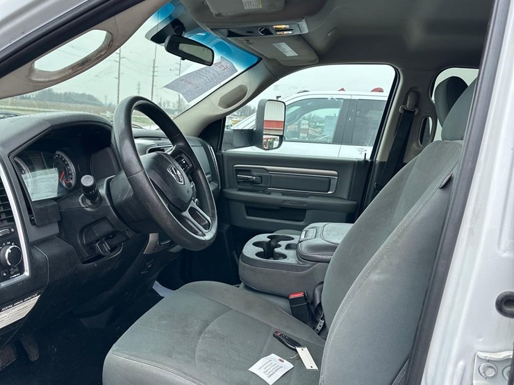 2018-ram-3500-slt-image-17