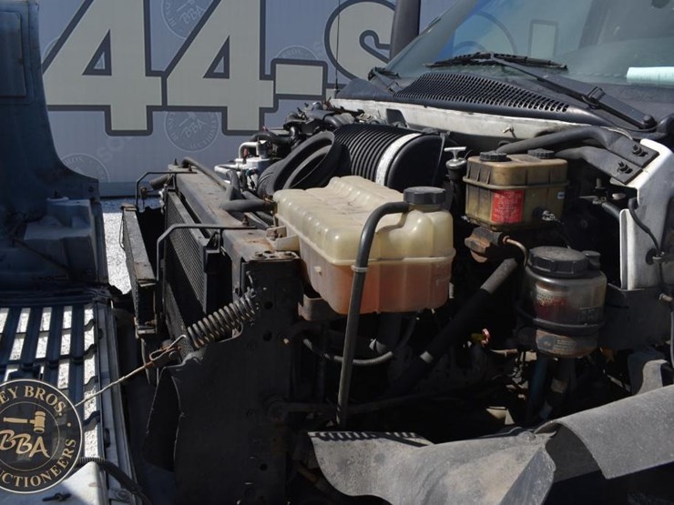 2005-gmc-topkick-image-37