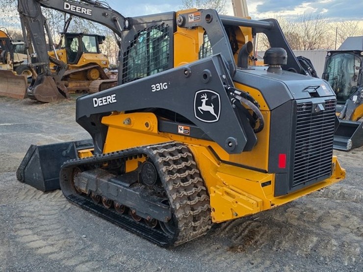 2023-deere-331g-image-3