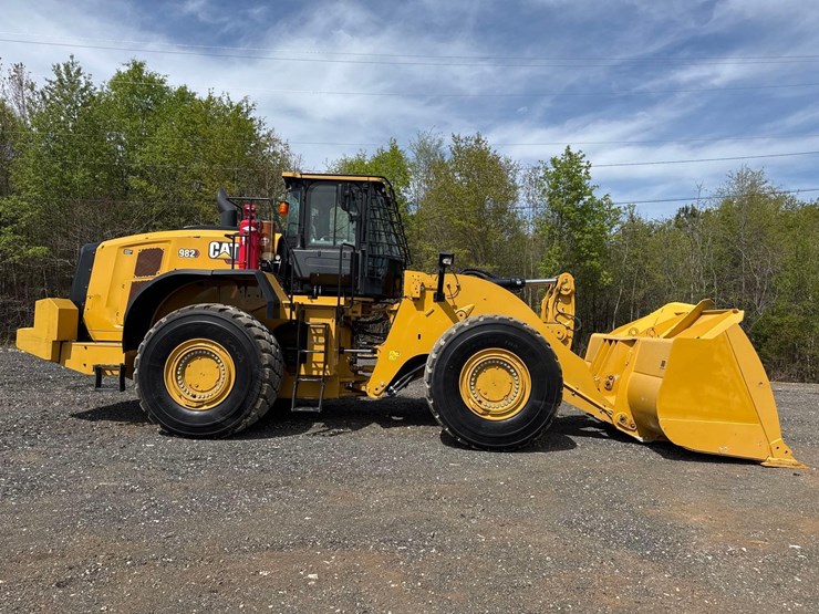 2022-caterpillar-982m-image-2