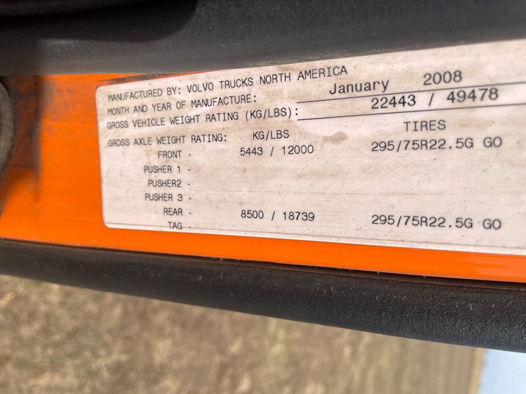 #122-•-2009-volvo-day-cab-semi-tractor-(has-wi-title)-image-87